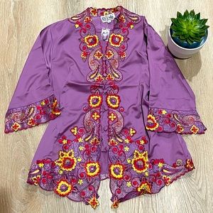 BEAUTIFUL purple, floral top. Island vibes ~~